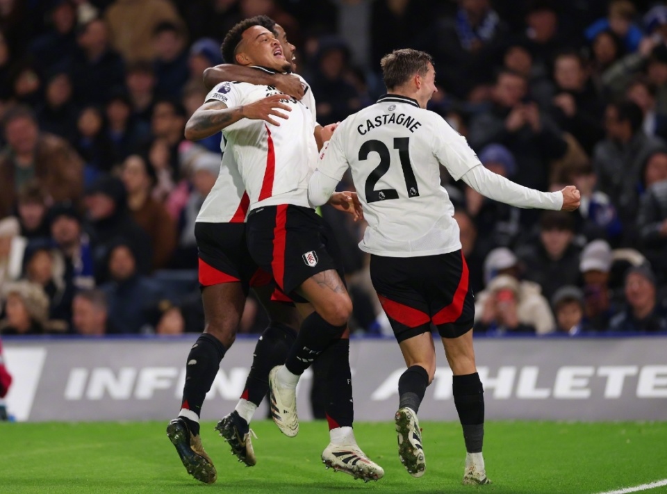 就要和你贴贴！曼联利物浦相爱相杀 积分死缠焦孟不离