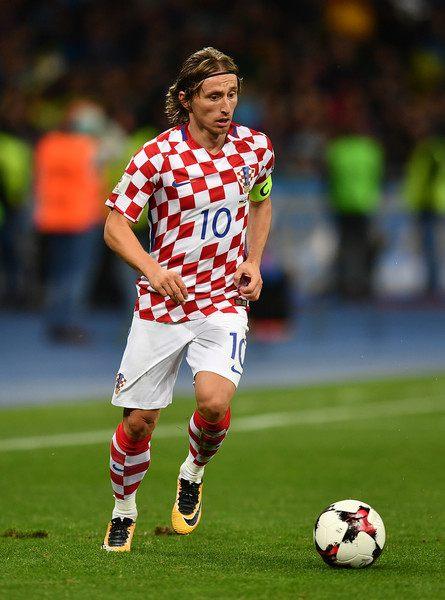 河南队球员尹鸿博宣布退役