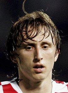 汪涵老婆杨乐乐带儿子参加马术比赛 11岁的沐沐侧脸像爸爸