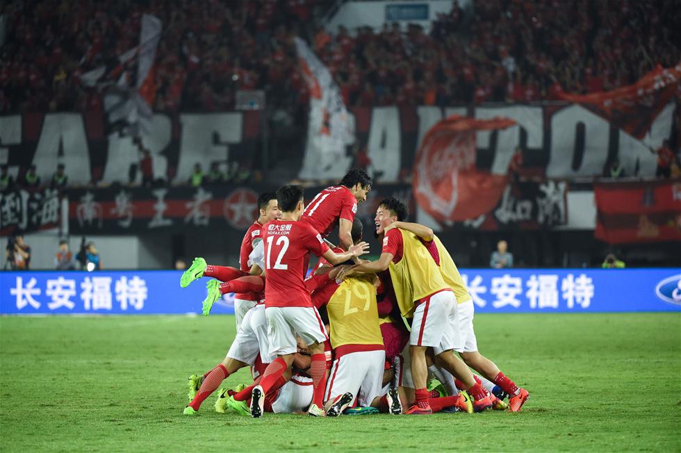 德天空：法兰克福和阿贾克斯谈17岁小将斯图尔的转会，想明夏引进（德天空：法兰克福与阿贾克斯磋商17岁小将斯图尔转会，目标明夏签下）